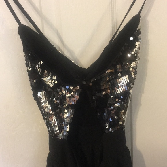 NWOT Mermaid sequin black/silver crisscrossed back - Picture 7 of 7